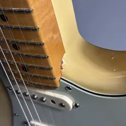 DELUXE STRATOCASTER MN