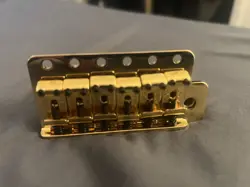 ASSEMBLY STRATOCASTER GOLD