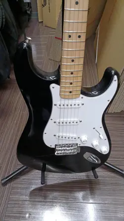 FENDER JAPAN CLASSIC 70S STRAT ELECTRIC GUITAR USED