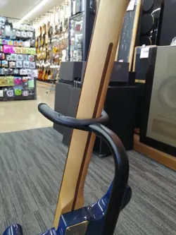 GUITAR WITH NOISELESS