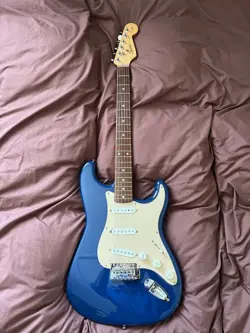 SQUIER STRAT ELECTRIC GUITAR WITH FENDER STRINGS, ADJUSTED, USED