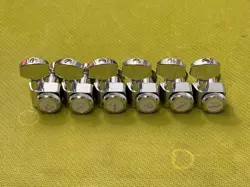 FENDER 6-INLINE LOCKING TUNERS WITH 2-PIN MOUNT - CHROME