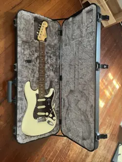 FENDER AMERICAN STRATOCASTER-