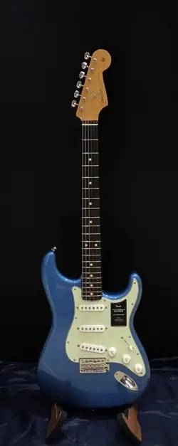 FENDER VINTERA II '60S STRATOCASTER-LAKE PLACID BLUE - 60