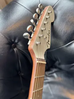 GUITAR USED LIGHT