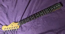 FRETS LOCKING TUNERS