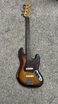 FENDER ROAD WORN 60'S JAZZ BASS