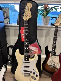 FENDER RITCHIE BLACKMORE STRATOCASTER OLYMPIC WHITE SCALLOPED ROSEWOOD