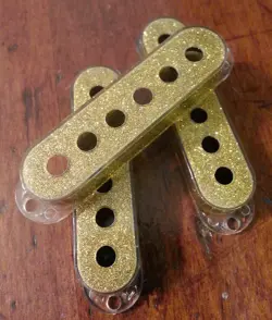 3 SINGLE COIL COVERS THAT FIT FENDER 52MM SPACED POLES. (GOLD FLAKE) JAT C.G.P