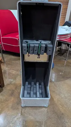 SCOTT DIXON ATA TRIPLE GUITAR CASE WITH WHEELS FOR FENDER, GIBSON, ETC.