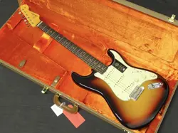 FENDER AMERICAN VINTAGE II 1961 STRATOCASTER 3-COLOR SUNBURST #GGEKL