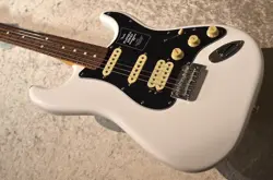 FENDER PLAYER II STRATOCASTER HSS   POLAR WHITE
