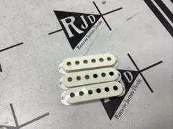 80’S GENUINE FENDER STRAT SINGLE COIL PICKUP COVER SET
