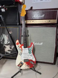 FENDER JIMI HENDRIX