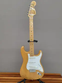 FENDER TRADNL 70S STRAT ASH MN-NT ELECTRIC GUITAR