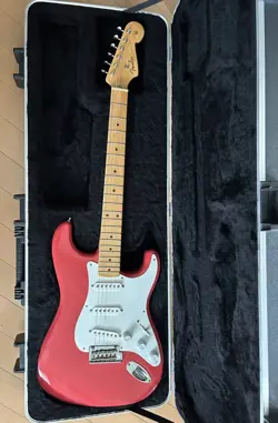 ELECTRIC GUITAR FENDER VINTAGE HOT ROD '50S STRATOCASTER FIESTA RED WITH CASE