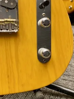 FENDER AMERICAN VINTAGE '52 TELECASTER BUTTERSCOTCH BLONDE 1996 USED