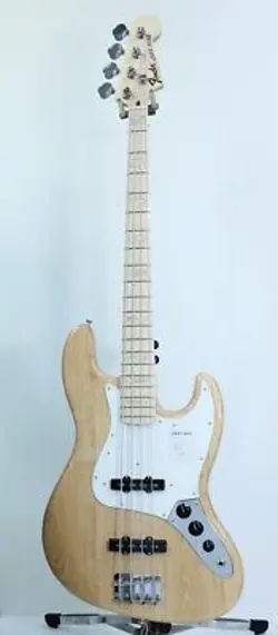 FENDER MADE IN JAPAN HERITAGE 70S JAZZ BASS NATURAL