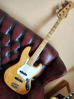 BASS 4-STRING NATURAL
