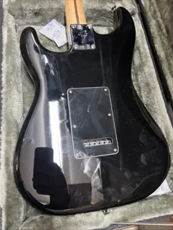 BLACK 6-STRING ELECTRIC