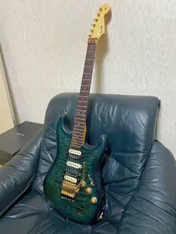 CUSTOM STRATOCASTER BY