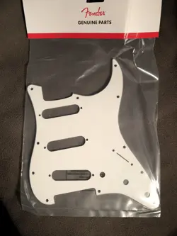 GENUINE FENDER STANDARD STRAT PICKGUARD - 3-PLY WHITE, 099-1360-000