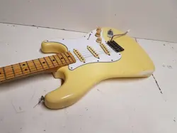 STRATOCASTER MAPLE