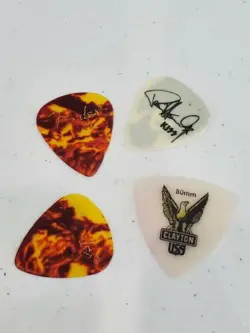 LOT OF 4 VINTAGE FENDER TORTOISE SHELL CLAYTON USA   KISS  HEAVY GUITAR PICKS