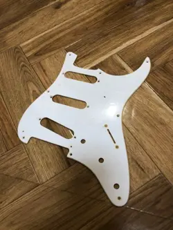 FENDER JAPAN PICKGUARD
