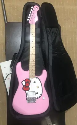 KITTY STRATOCASTER PINK-MINT