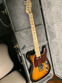 ELECTRIC GUITAR- READ