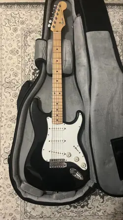 FENDER JAPAN STRATOCASTER ELECTRIC GUITAR MADE IN JAPAN FROM JAPAN