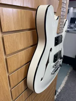 SQUIER STARCASTER GUITAR