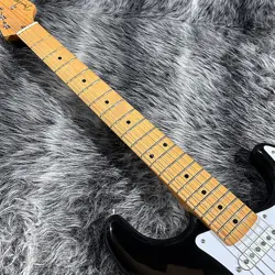 STRATOCASTER MN BLACK