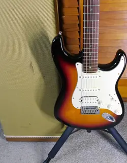 2004 FENDER 50TH ANNIVERSARY AMERICAN DELUXE STRATOCASTER HSS  W/G&G HARD CASE !