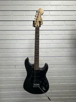 SQUIER STRATOCASTER B06003483
