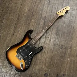 DELUXE STRATOCASTER 2004-2005