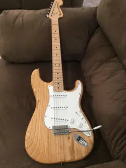 FENDER CLASSIC SERIES '70S STRATOCASTER NATURAL W/ MAPLE FRETBOARD