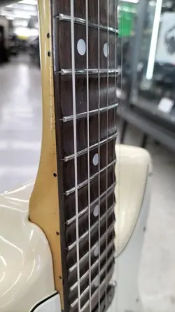 GUITAR SCALLOPED NECK