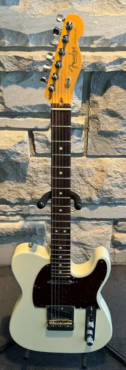 FENDER AMERICAN PROFESSIONAL II TELECASTER WITH ROSEWOOD FRETBOARD 2022