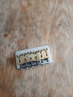 FENDER HARDTAIL BRIDGE