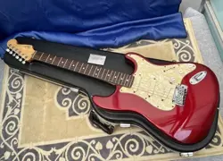 ELECTRIC GUITAR FENDER AMERICAN VINTAGE '62 STRATOCASTER RED S/N N3160785 & CASE