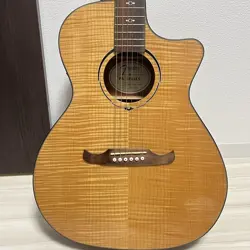 AUDITORIUM GUITAR NATURAL