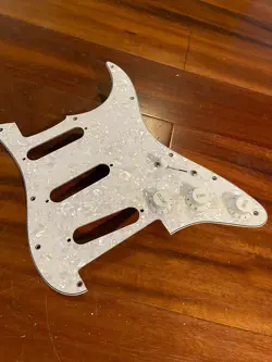 DIMARZIO RICHIE KOTZEN FENDER STRAT PEARLOID PICKGUARD CTS POTS 5 WAY FLOYD ROUT