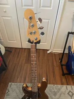 HANDED FENDER PLAYER