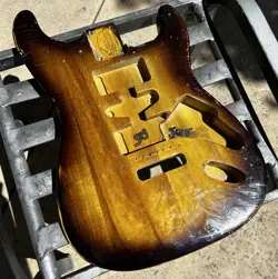 GUITARS STRAT RELIC