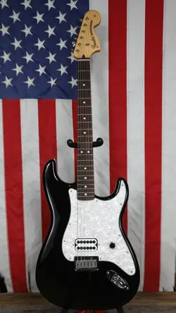 FENDER LIMITED EDITION TOM DELONGE SIGNATURE STRATOCASTER - BLACK