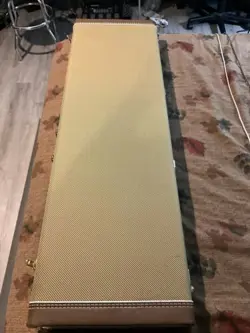 FENDER PRECISION BASS HARDSHELL CASE TWEED, RED PLUSH INTERIOR