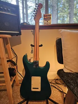 HANDED FENDER STRATOCASTER