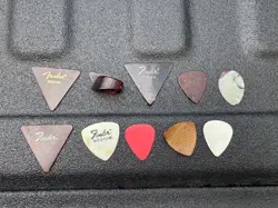 9 VINTAGE FENDER AND OTHER 355 TRIANGLE TORT GUITAR PICKS - THIN GAUGE